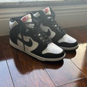 Nike Women's Black and White Sneakers